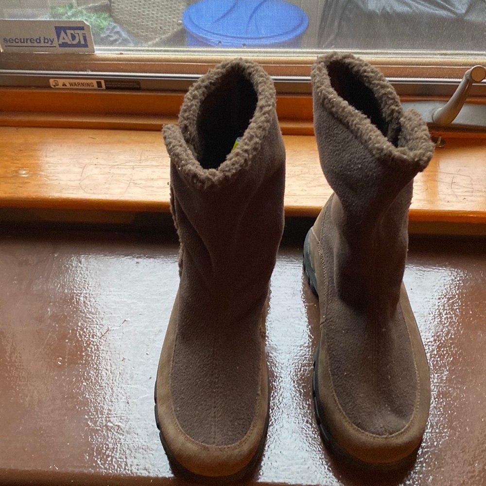 Lands End, Brown winter boots, fleece and suede. Size 8